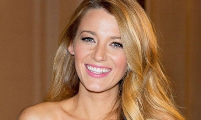 Μπλέικ Λάιβλι: Θηλάζει την 6 μηνών κόρη της! (εικόνα)