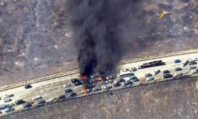 California fire: Drivers leave cars as blaze sweeps I-15 highway