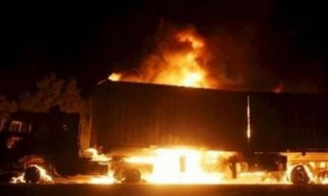 Λαμία: Νταλίκα «λαμπάδιασε» στην Εθνική Οδό