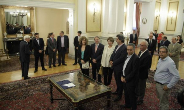 Ανασχηματισμός - Ορκίστηκαν τα νέα μέλη της κυβέρνησης (pics+vid)