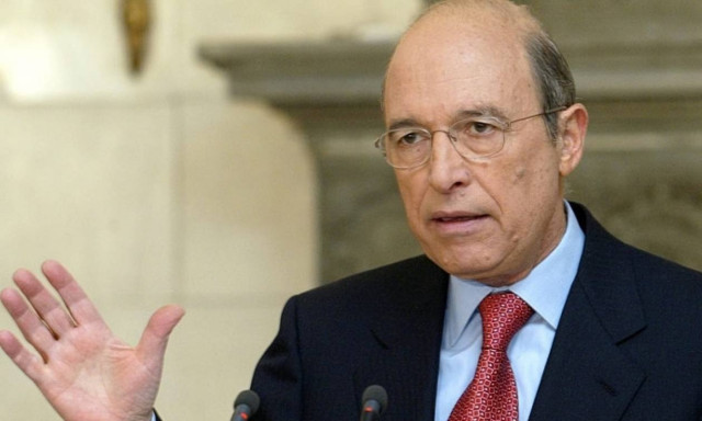 Επίθεση με βέλη στο εξοχικό του Σημίτη στους Αγίους Θεοδώρους