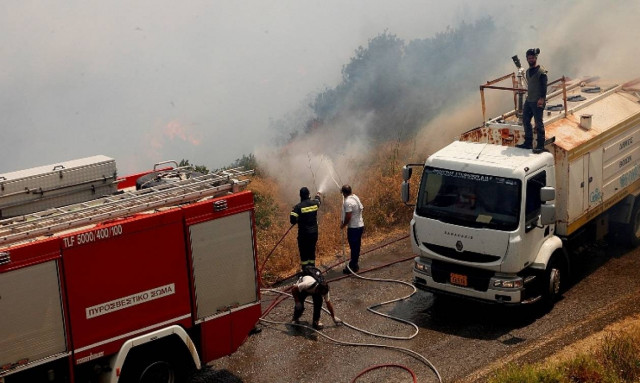 Πυρκαγιές: Αναζωπύρωση στη Νεάπολη