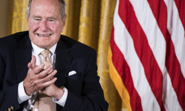 Βγήκε από το νοσοκομείο ο Τζορτζ Μπους ο πρεσβύτερος