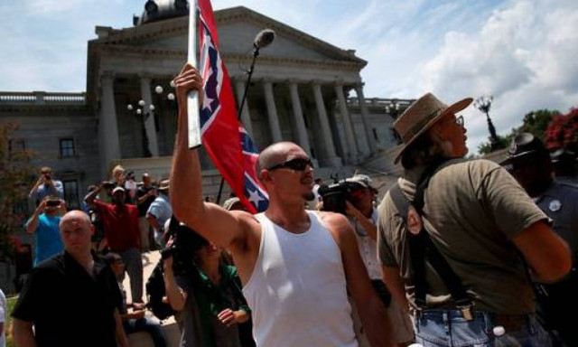 Μέλη της Κου Κλουξ Κλαν διαδήλωσαν έξω από το κοινοβούλιο της Νότιας Καρολίνας