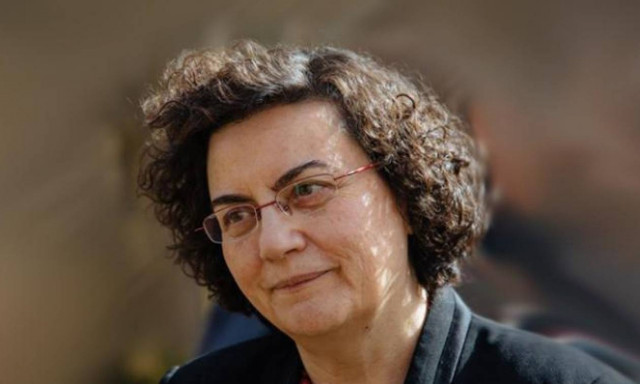 H απάντηση Βαλαβάνη για τα  200.000 ευρώ της μητέρας της