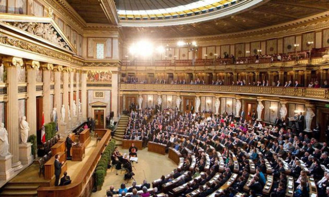 Αυστρία: Τα νέα μέτρα αποτελούν σταδιακή έξοδο της χώρας από το ευρώ