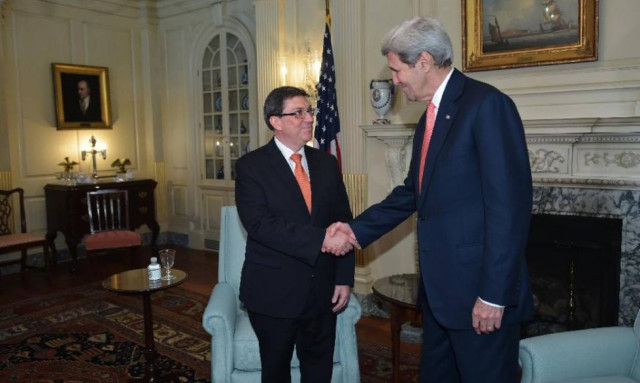 Γράφουν ιστορία: Πρώτη συνάντηση ΥΠΕΞ Κούβας – ΗΠΑ από το 1958