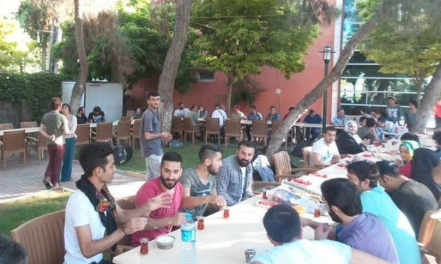 Πολύνεκρη έκρηξη στην Τουρκία: Συγκλονιστική φωτογραφία στιγμές πριν από την επίθεση