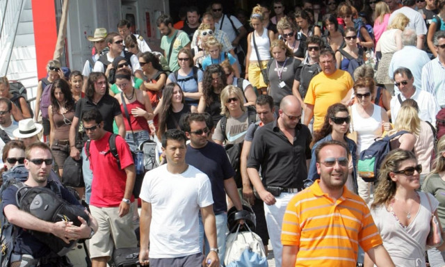 Μνημόνιο: Πιο «τσουχτερά» τα ακτοπλοϊκά εισιτήρια – Τι ισχύει για τα οχήματα