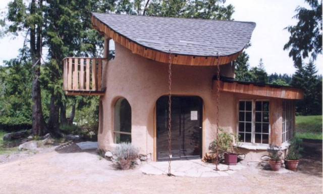 Κατασκευάζεται στο Βόλο το πρώτο σπίτι από αχυροπηλό