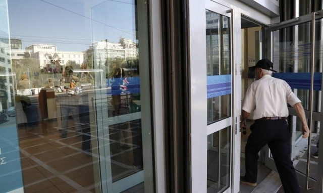 Τράπεζες: Πληροφορίες για ανάληψη μετρητών σε αυτά τα τηλεφωνικά νούμερα