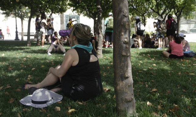 Καύσωνας: Να, πώς θα προφυλαχθείτε και δε θα υποφέρετε