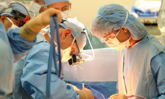 Ακρωτηριάστηκε το χέρι του και οι γιατροί του το κόλλησαν στο… πόδι