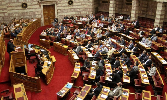 LIVE: Η μάχη της Βουλής για την ψήφιση των προαπαιτούμενων