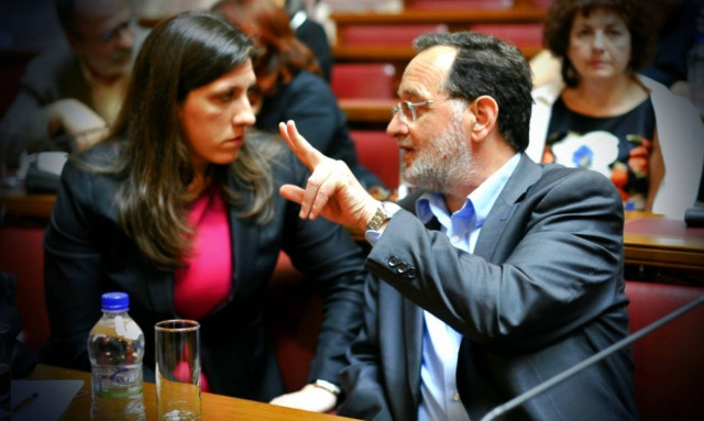 Live Blog: Σε τεντωμένο σχοινί η συνοχή της κυβέρνησης στην αποψινή ψηφοφορία