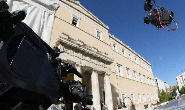 Τι προβλέπει το νομοσχέδιο για τις τηλεοπτικές άδειες