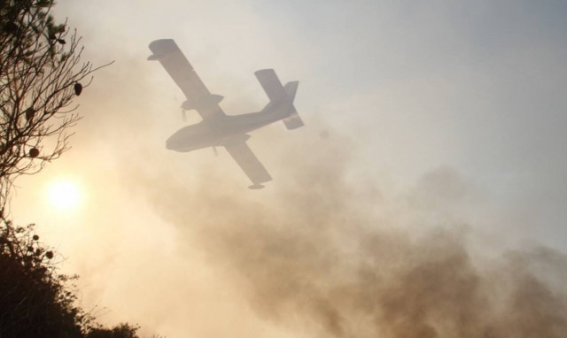 Φωτιά μαίνεται στο Κάστρο Κυλλήνης