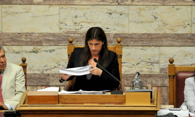 Μνημόνιο: Ένταση με Κωνσταντόπουλου για επιστολές και διαδικασία