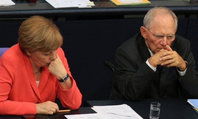 Bloomberg: Η ελληνική κρίση «εκθέτει» το αταίριαστο δίδυμο Μέρκελ - Σόιμπλε