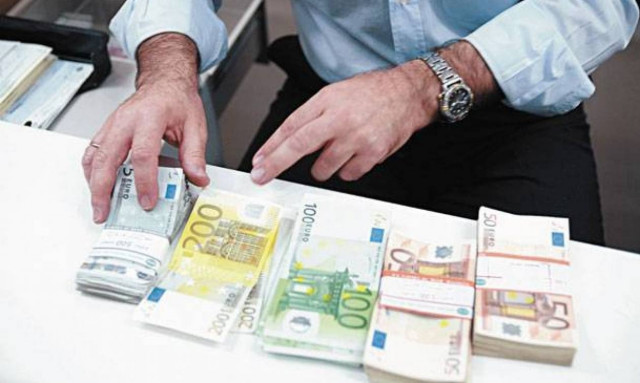 Bloomberg: Η διαμάχη για την Ελλάδα έχει προκαλέσει διαρκή ζημιά στο ευρώ