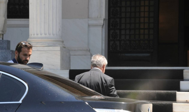 Σύσκεψη στο γραφείο του Δραγασάκη ενόψει της επίσκεψης των Θεσμών