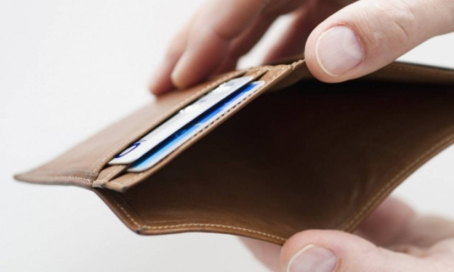 Δεν πλήρωσαν υποχρεώσεις - φόρους και δεν αποταμίευσαν τα νοικοκυριά