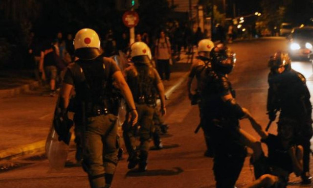 Ξύλο, προσαγωγές και συλλήψεις στον σταθμό Λαρίσης (photos)