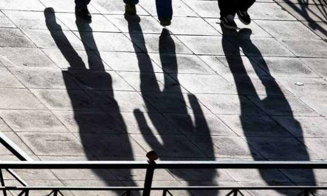 ΙΝΕ-ΓΣΕΕ: «Καμπανάκι» για τη λιτότητα και την αγορά εργασίας