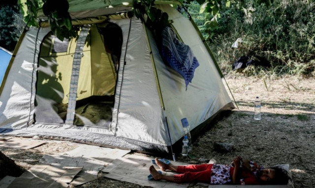 Υγειονομικός έλεγχος στους πρόσφυγες που βρίσκονται στο Πεδίον του Άρεως
