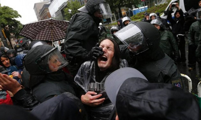 Γερμανία: Δύο τραυματίες σε διαδήλωση ακροδεξιών στην Φρανκφούρτη