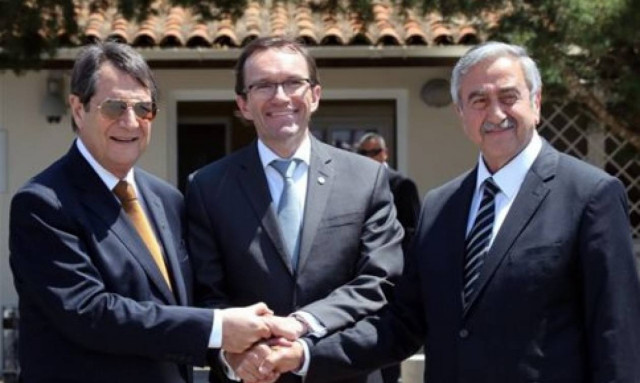 «Απολύτως επιλύσιμο» το Κυπριακό, εκτιμά ο απεσταλμένος του ΟΗΕ