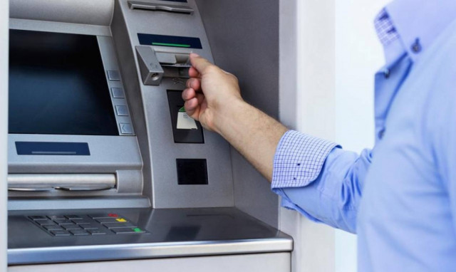 «Πονοκέφαλος για την ελληνική κυβέρνηση η άρση των capital controls»