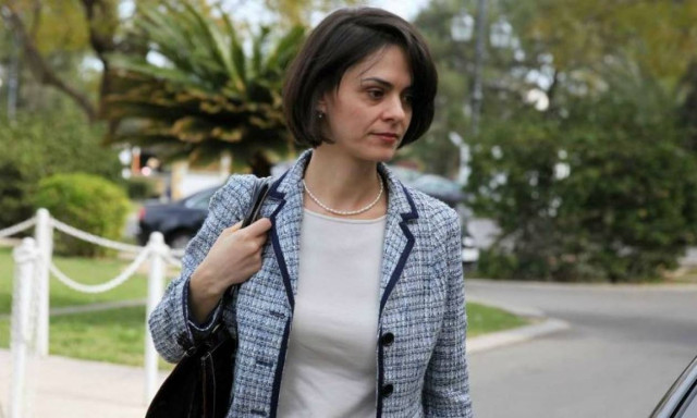 Αλέξη φτιάξε ένα ξενοδοχείο - πύργο να μένει η... Δρακουλέσκου