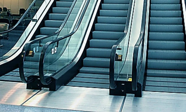 Κίνα: Κυλιόμενη σκάλα «καταπίνει» μητέρα που όμως σώζει το γιό της σπρώχνοντάς τον μακριά (video)