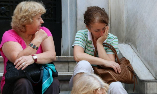 Συντάξεις: Αγριεμένοι έρχονται οι θεσμοί – Απαιτούν μειώσεις σοκ