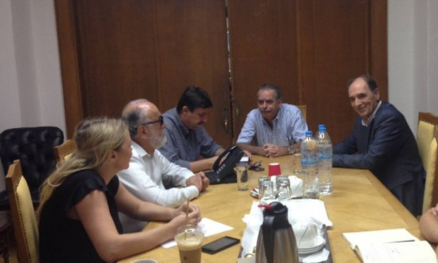 Συνεργασία Κουρουμπλή – Σταθάκη για την εξεύρεση πόρων στο χώρο της Υγείας