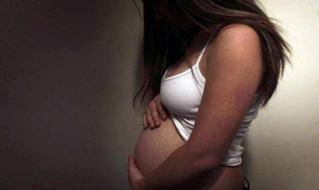 Πηγαίνοντας στο σχολείο τα παιδιά έμεινε έγκυος από τον 12χρονο φίλο του γιου της