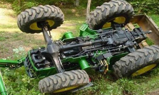 Πύργος: Αγρότης τραυματίστηκε σοβαρά μετά από ανατροπή τρακτέρ