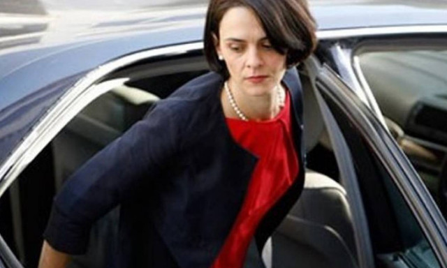 Την Πέμπτη αναμένεται τελικά στην Αθήνα η Βελκουλέσκου