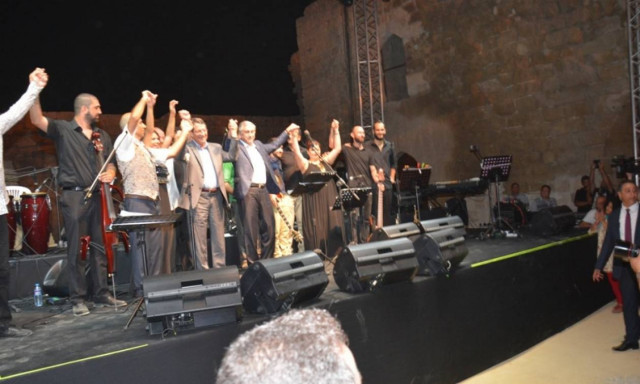 Αναστασιάδης και Ακιντζί κρατήθηκαν χέρι-χέρι και αποθεώθηκαν (photos)