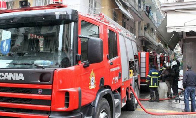 Κατασβέστηκε η πυρκαγιά στον Πειραιά – Δεν εντοπίστηκε εγκλωβισμένος