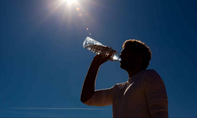 Τι πρέπει να κάνουμε για να προστατευτούμε από τον καύσωνα