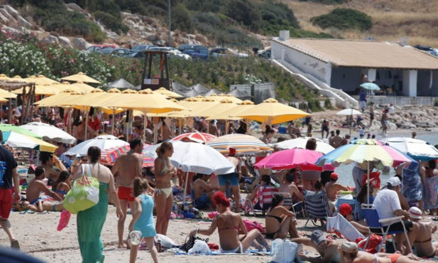 Καιρός: Καμίνι ολόκληρη η χώρα – Συνεχίζεται και την Παρασκευή ο καύσωνας