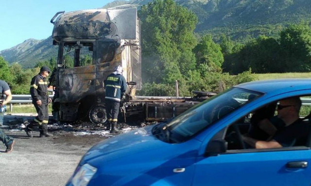 Ιωάννινα: Στις φλόγες νταλίκα στην Εγνατία Οδό