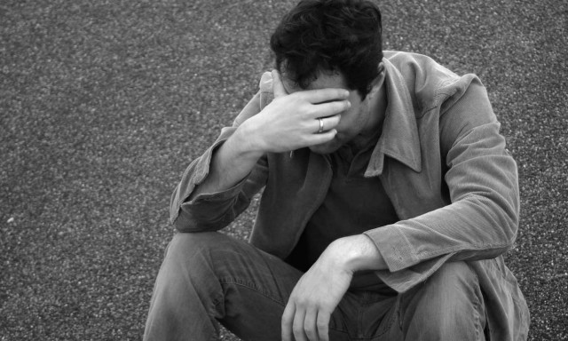 Η χώρα βυθίζεται στο «βούρκο» της ανεργίας