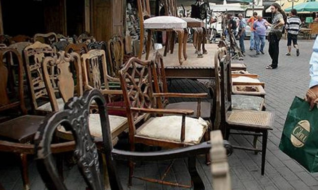 Παζάρι με παλιά αντικείμενα στο Μεγάλο Καλντερίμι της Κυπαρισσίας