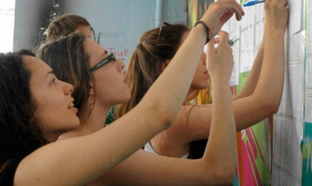 Βάσεις 2015: Θεαματική πτώση των βάσεων - Αναλυτικά οι εκτιμήσεις ανά πεδίο