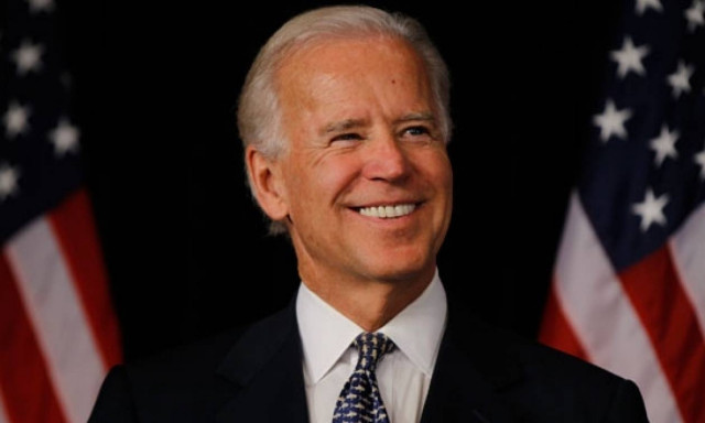 Μπάιντεν: Σκέφτεται να θέσει υποψηφιότητα για το χρίσμα του Δημοκρατικού Κόμματος
