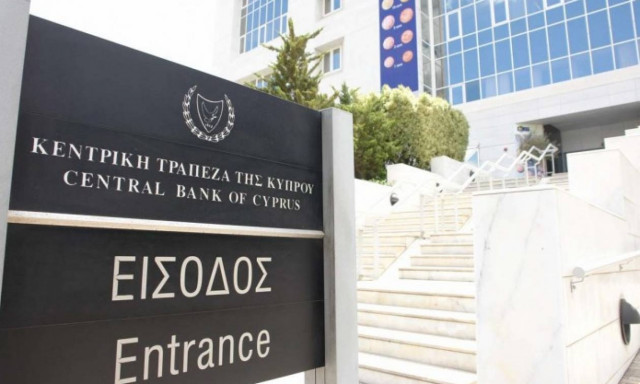 Διατηρεί την αρνητική πρωτιά στα επιτόκια η Κύπρος