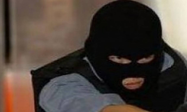 Λεμεσός: Kουκουλοφόρος μπούκαρε σε χρυσοχοείο